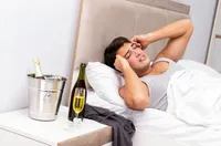 二日酔いの原因と症状別対処法|水分補給・ビタミン摂取・避けるべき行動