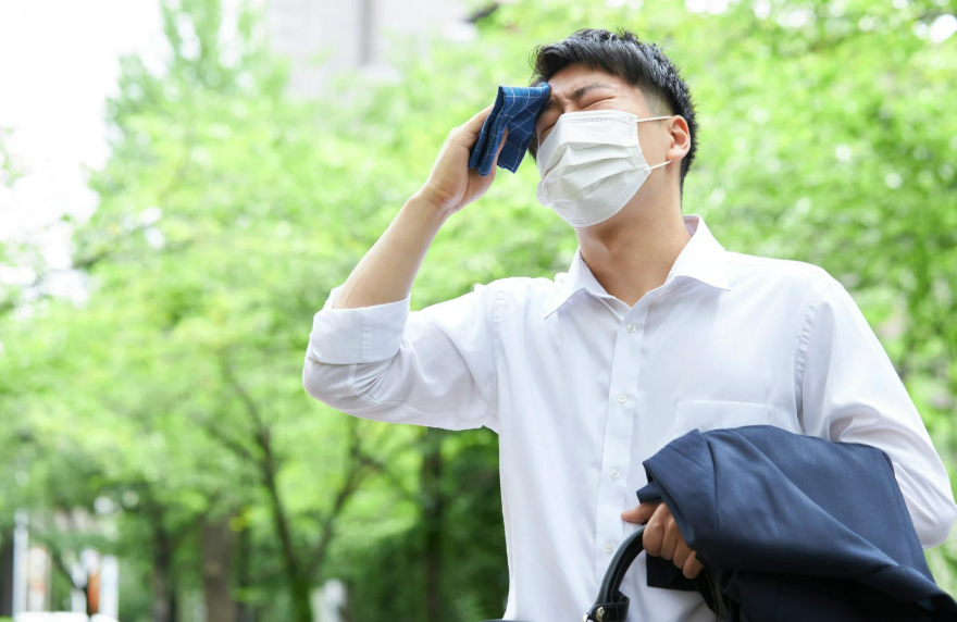 夏に増える皮膚トラブル、アトピーとあせもの特徴